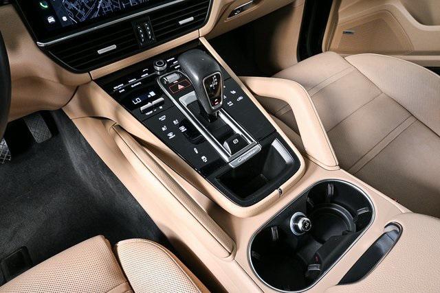 Photo of 2022 Black Porsche Cayenne
