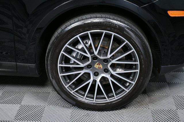 Photo of 2022 Black Porsche Cayenne