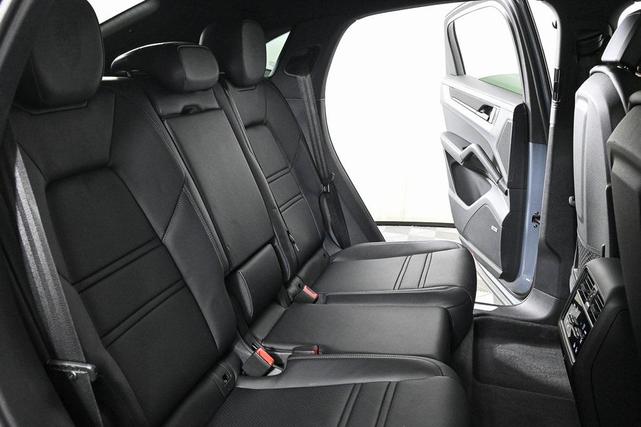 Photo of 2024 Arctic Grey Porsche Cayenne