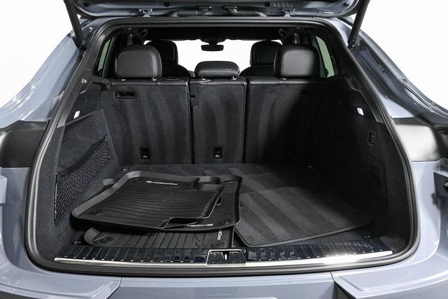 Photo of 2024 Arctic Grey Porsche Cayenne