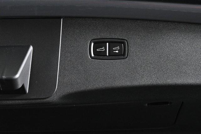 Photo of 2024 Arctic Grey Porsche Cayenne