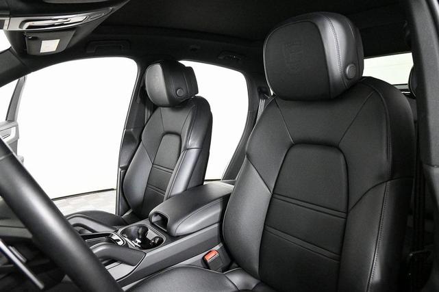 Photo of 2024 Arctic Grey Porsche Cayenne