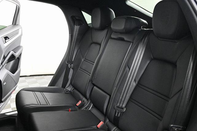 Photo of 2024 Arctic Grey Porsche Cayenne