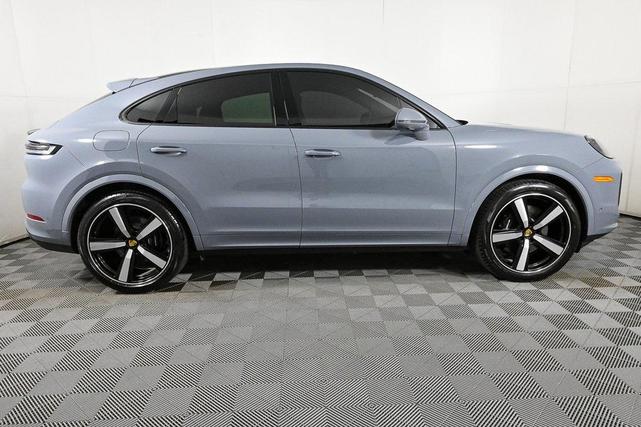 Photo of 2024 Arctic Grey Porsche Cayenne