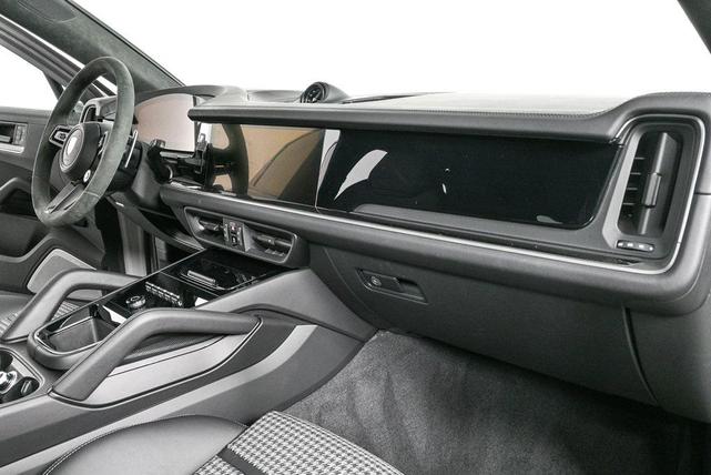 Photo of 2024 Chalk Porsche Cayenne