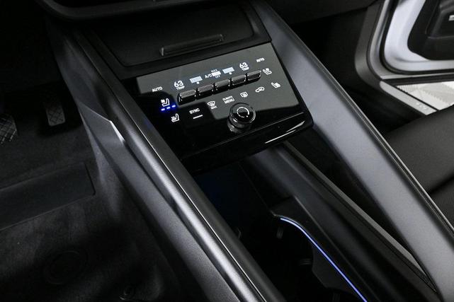 Photo of 2025 Ice Grey Metallic Porsche Macan