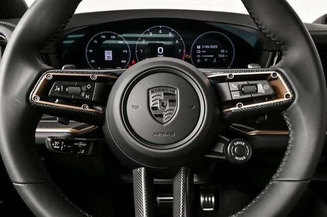 Photo of 2025 Carrara White Metallic Porsche Cayenne