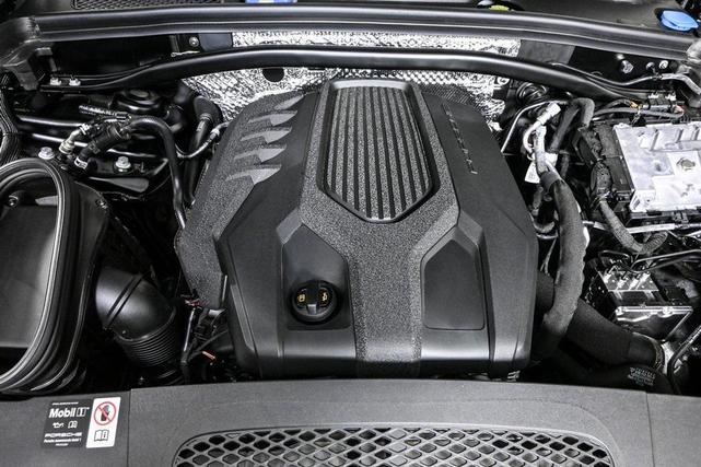 Photo of 2025 Black Porsche Macan