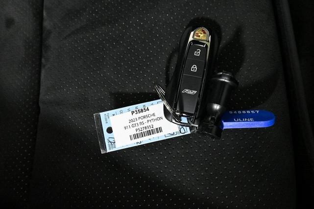 Photo of 2023 Python Green Porsche 911