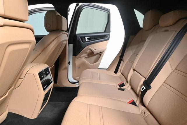 Photo of 2021 White Porsche Cayenne