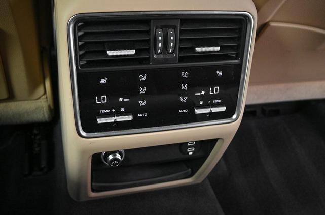 Photo of 2021 White Porsche Cayenne