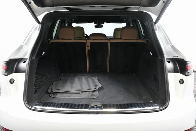 Photo of 2021 White Porsche Cayenne