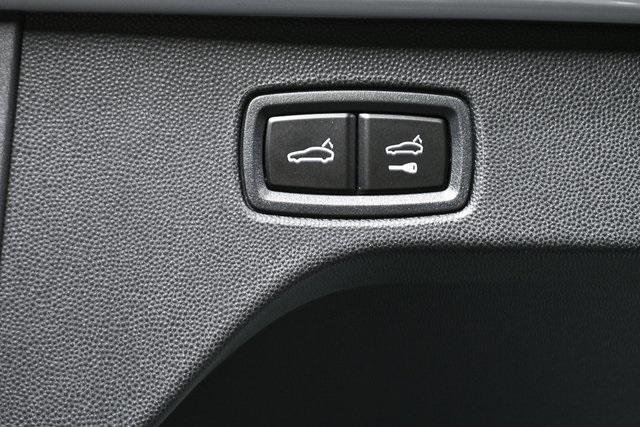 Photo of 2024 Ice Grey Metallic Porsche Macan