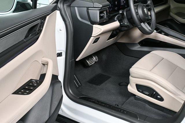 Photo of 2024 Ice Grey Metallic Porsche Macan