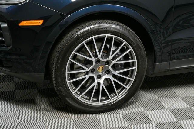 Photo of 2022 Moonlight Blue Metallic Porsche Cayenne