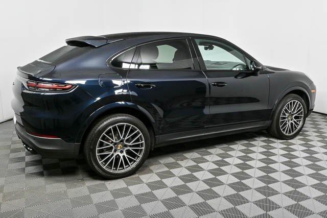 Photo of 2022 Moonlight Blue Metallic Porsche Cayenne