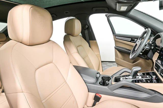 Photo of 2022 Moonlight Blue Metallic Porsche Cayenne