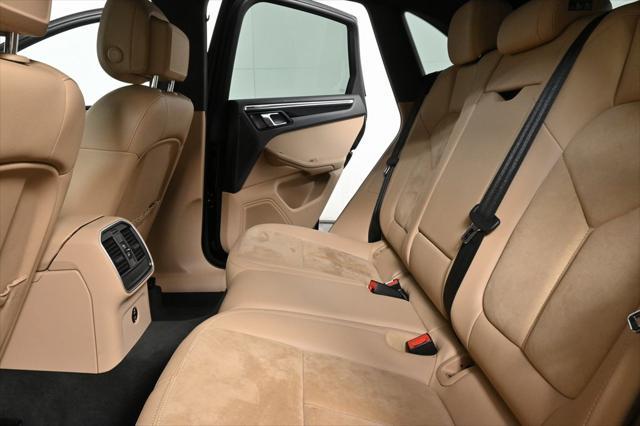 Photo of 2021 Black Porsche Macan