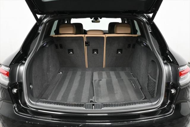 Photo of 2021 Black Porsche Macan