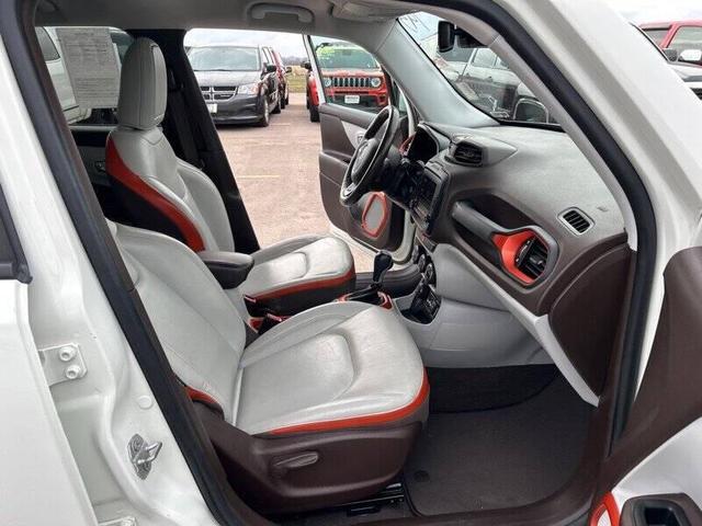 Photo of 2017 Alpine White Jeep Renegade