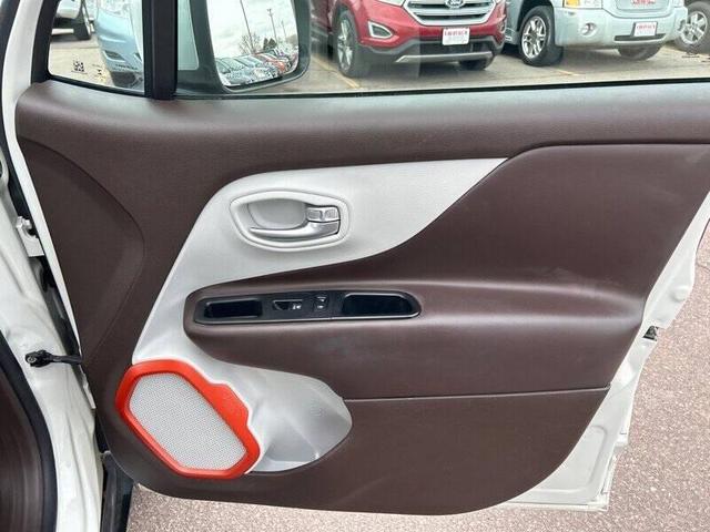 Photo of 2017 Alpine White Jeep Renegade