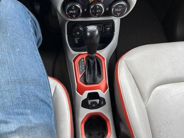 Photo of 2017 Alpine White Jeep Renegade