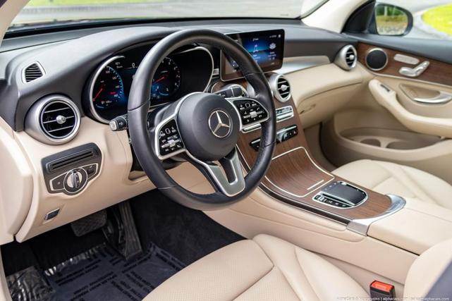 Photo of 2022 Lunar Blue Metallic Mercedes-Benz GLC 300