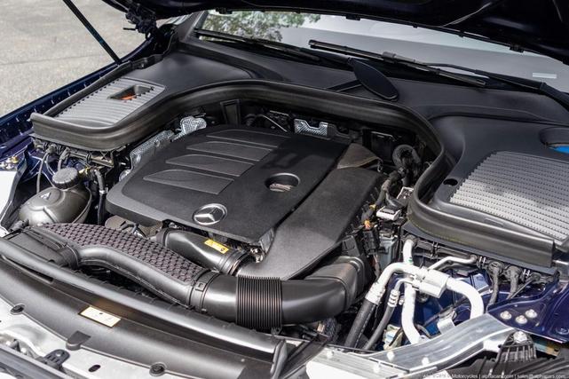 Photo of 2022 Lunar Blue Metallic Mercedes-Benz GLC 300