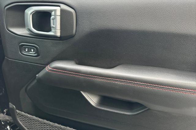 Photo of 2022 Black Clearcoat Jeep Gladiator
