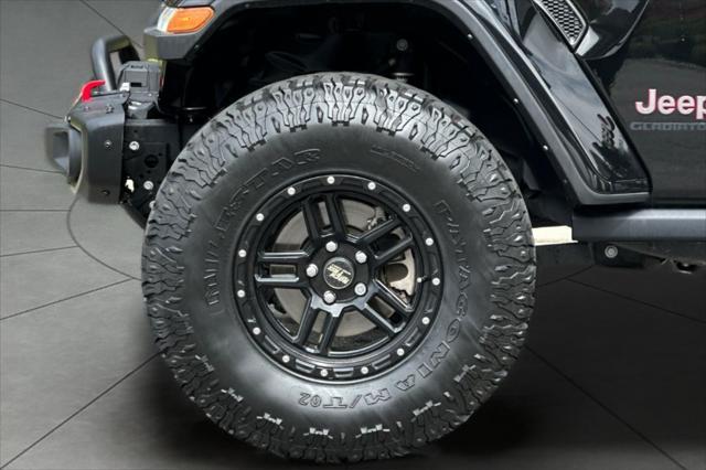 Photo of 2022 Black Clearcoat Jeep Gladiator