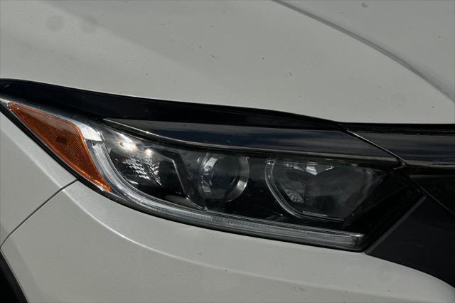 Photo of 2021 Platinum White Pearl Honda HR-V