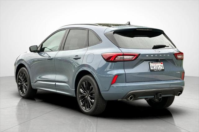 Photo of 2024 Vapor Blue Ford Escape