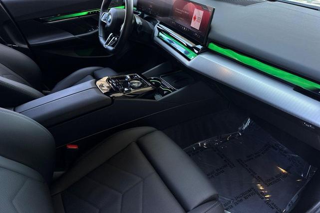 Photo of 2024 Alpine White BMW i5