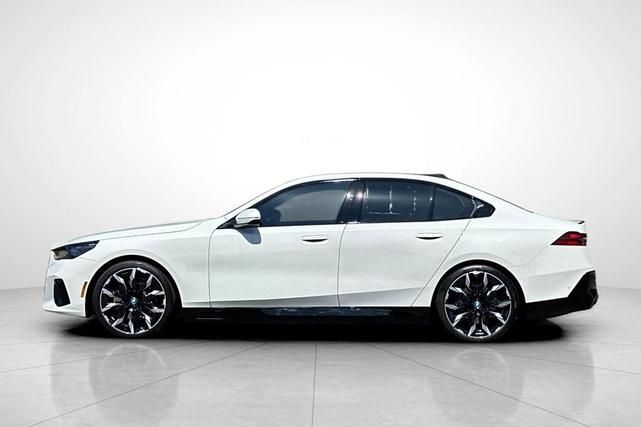 Photo of 2024 Alpine White BMW i5