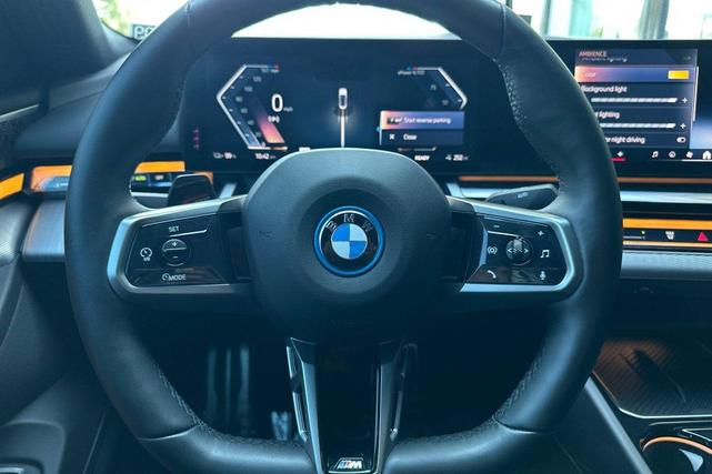 Photo of 2024 Alpine White BMW i5