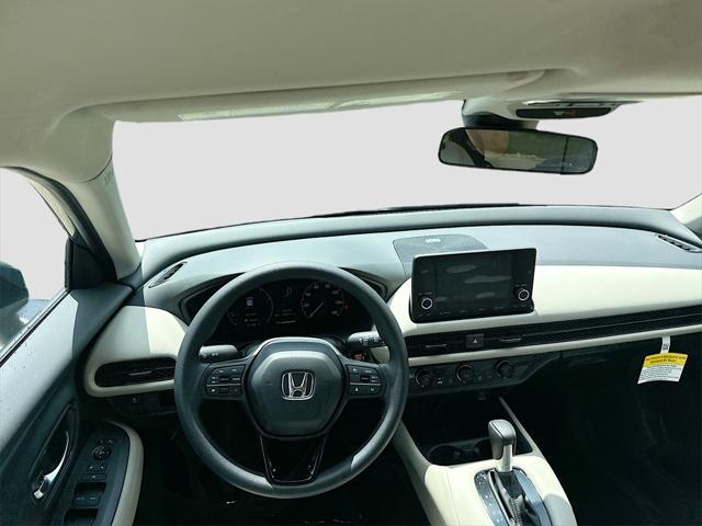 Photo of 2025 Nordic Forest Pearl Honda HR-V
