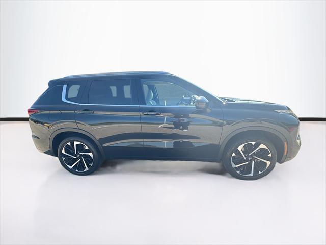 Photo of 2024 Black Diamond Mitsubishi Outlander
