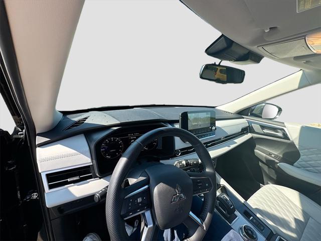 Photo of 2024 Black Diamond Mitsubishi Outlander