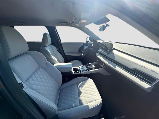 Photo of 2024 Black Diamond Mitsubishi Outlander