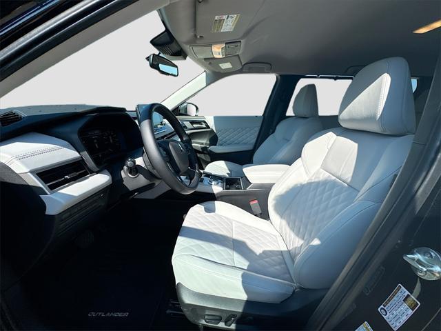 Photo of 2024 Black Diamond Mitsubishi Outlander