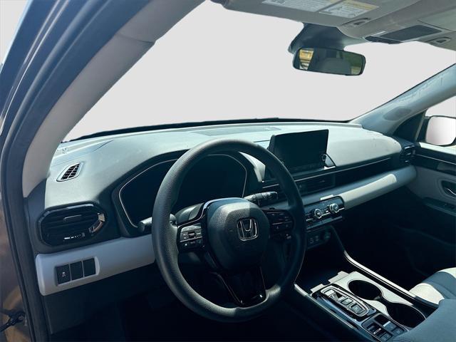 Photo of 2023 Modern Steel Metallic Honda Pilot