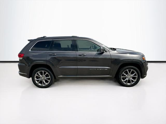 Photo of 2021 Granite Crystal Metallic Clearcoat Jeep Grand Cherokee