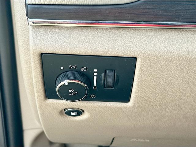 Photo of 2021 Granite Crystal Metallic Clearcoat Jeep Grand Cherokee