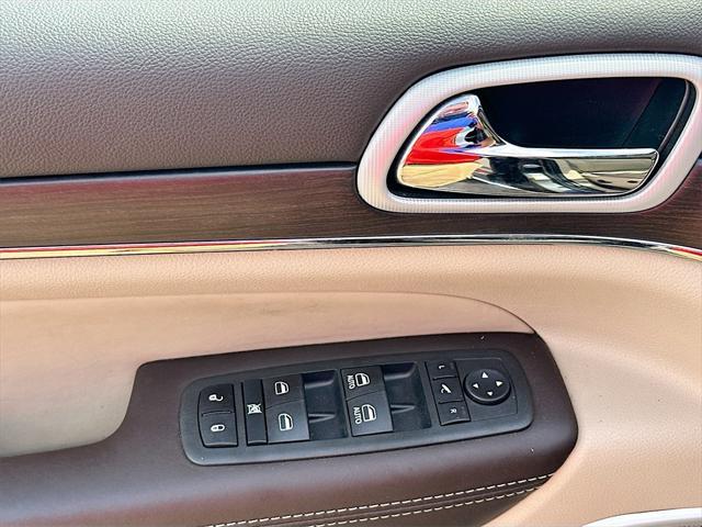 Photo of 2021 Granite Crystal Metallic Clearcoat Jeep Grand Cherokee