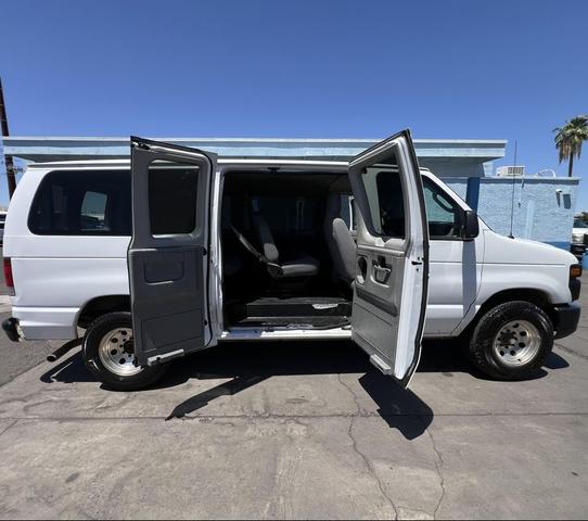 Photo of 2011 Oxford White Ford E150
