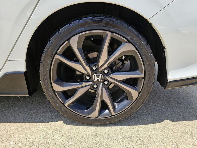 Photo of 2018 White Orchid Pearl Honda Civic