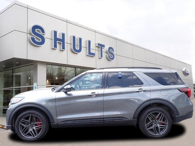 Photo of 2025 CARBONIZED GRAY METALLIC Ford Explorer