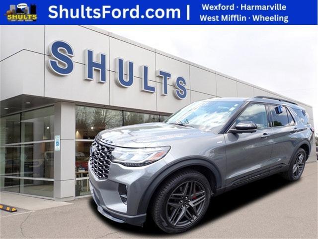 Photo of 2025 CARBONIZED GRAY METALLIC Ford Explorer