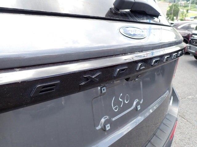 Photo of 2025 CARBONIZED GRAY METALLIC Ford Explorer