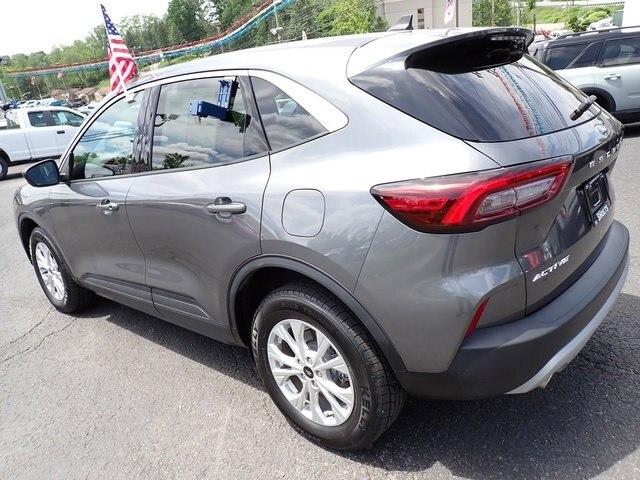 Photo of 2023 CARBONIZED GRAY METALLIC Ford Escape